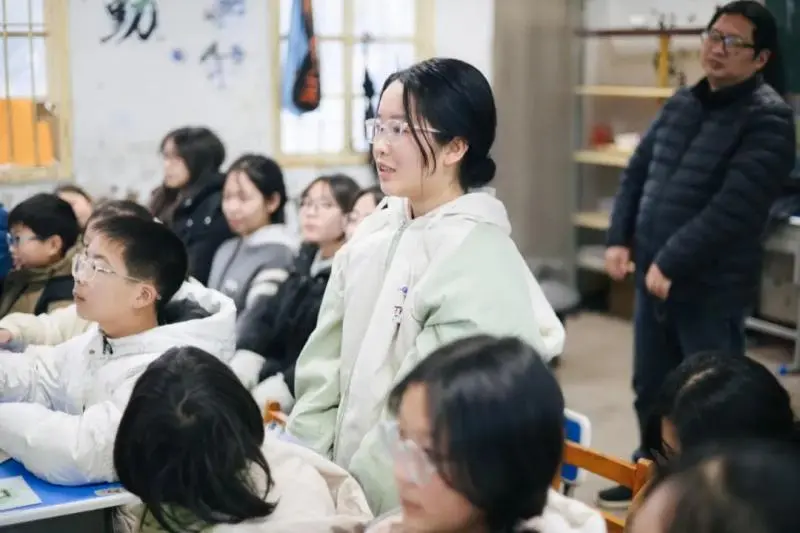 学雷锋、践行动、法治班会与法“童”行 学雷锋、践行动、法治班会与法“童”行