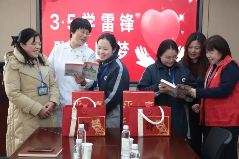 【中心医院·医者红】这个3·5，看惠景把雷锋精神直接拉满！