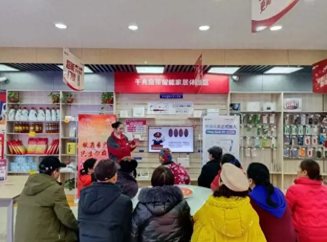传承雷锋精神 砥砺奋进力量——湘潭联通开展“民生公益行”客户日活动