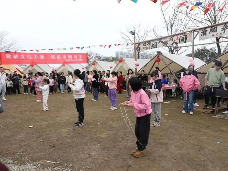 春日悦游 共赴美好—— 湘潭市中医医院举办2025年“三八”国际妇女节春游活动 春日悦游 共赴美好—— 湘潭市中医医院举办2025年“三八”国际妇女节春游活动