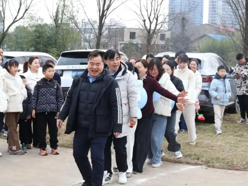 春日悦游 共赴美好—— 湘潭市中医医院举办2025年“三八”国际妇女节春游活动 春日悦游 共赴美好—— 湘潭市中医医院举办2025年“三八”国际妇女节春游活动