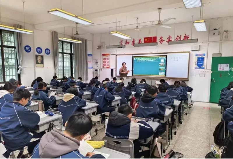 课堂展评显匠心,教研共进促发展 ——湘潭市第二中学开展教研组常规展评课活动 课堂展评显匠心,教研共进促发展 ——湘潭市第二中学开展教研组常规展评课活动