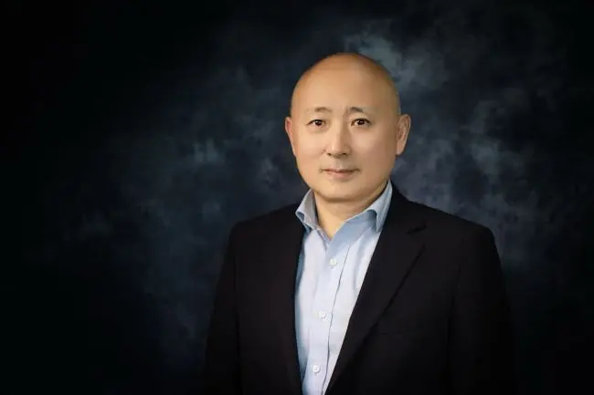 华网·两会世界窗|达索系统张鹰:深耕中国20年,“虚拟孪生”赋能智能制造与绿色转型 华网·两会世界窗|达索系统张鹰:深耕中国20年,“虚拟孪生”赋能智能制造与绿色转型