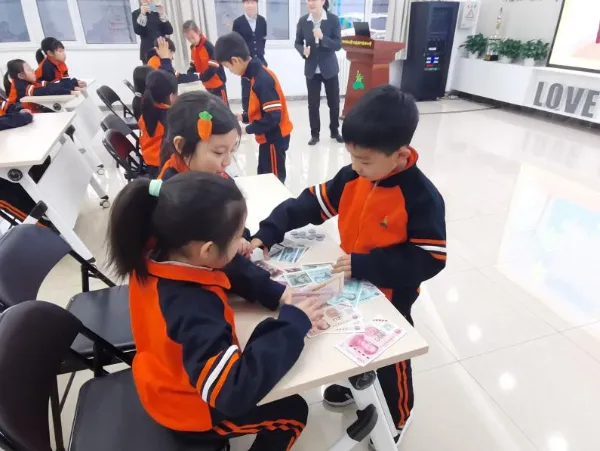 金融科普 智育少年——农行北京分行暖心服务行动进行时 金融科普 智育少年——农行北京分行暖心服务行动进行时