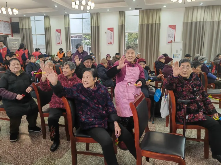 情暖夕阳 与爱同行 ——湘机中学积极开展敬老爱老志愿服务活动 情暖夕阳 与爱同行 ——湘机中学积极开展敬老爱老志愿服务活动