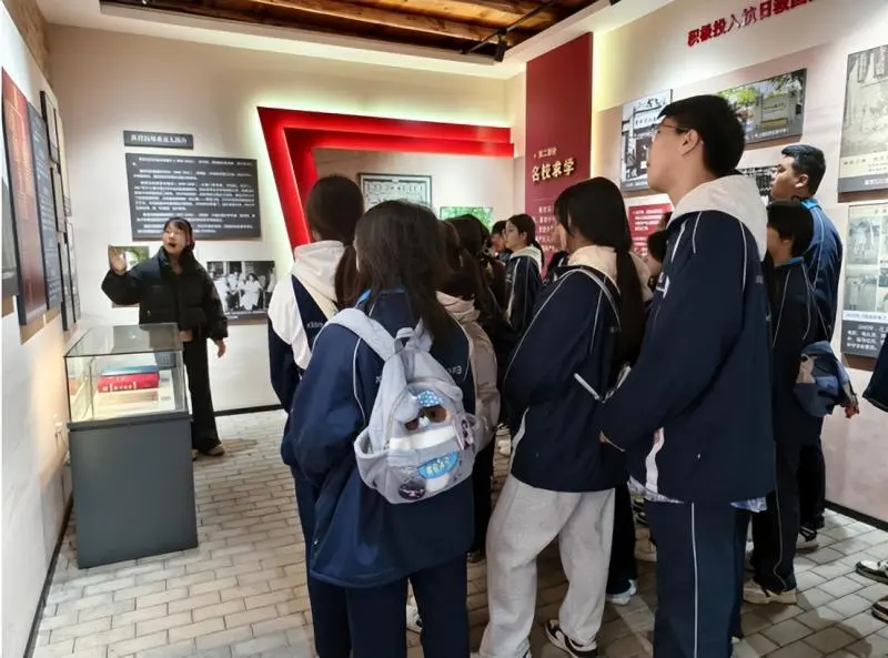 我爱湘潭我的家:“厚植”红色基因 守护绿色未来 —— 湘潭市二中2025年植树节活动 我爱湘潭我的家:“厚植”红色基因 守护绿色未来 —— 湘潭市二中2025年植树节活动