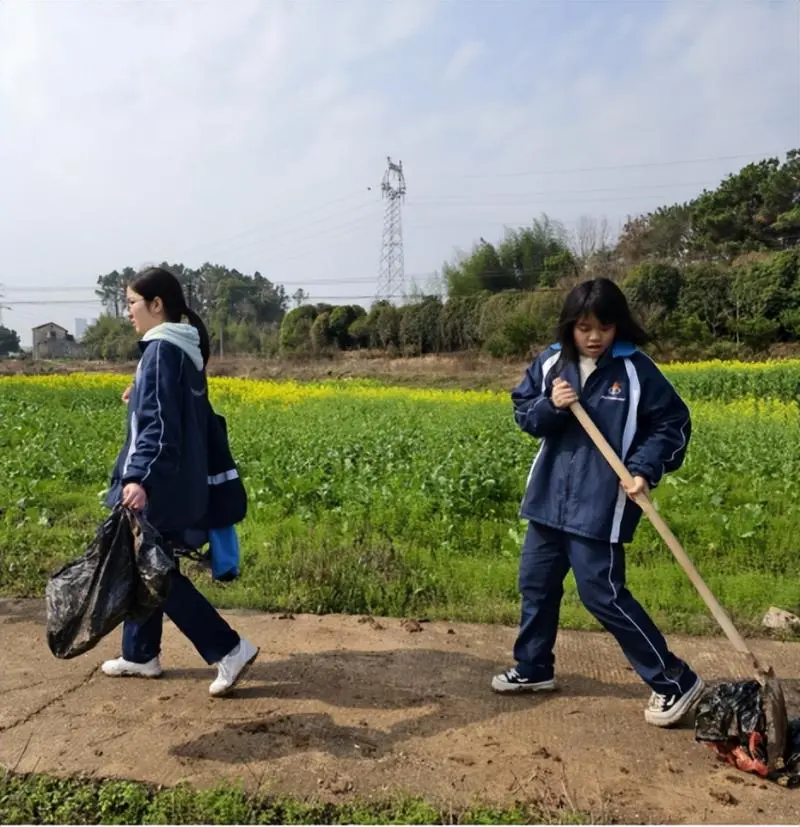 我爱湘潭我的家:“厚植”红色基因 守护绿色未来 —— 湘潭市二中2025年植树节活动 我爱湘潭我的家:“厚植”红色基因 守护绿色未来 —— 湘潭市二中2025年植树节活动