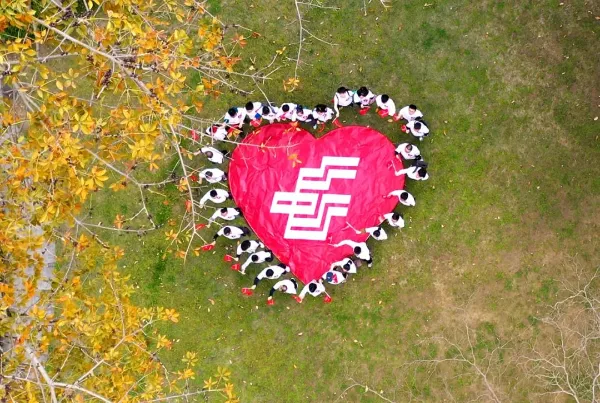 八年“邮爱”路 点亮万颗星——写在“邮爱公益”八周年之际 八年“邮爱”路 点亮万颗星——写在“邮爱公益”八周年之际
