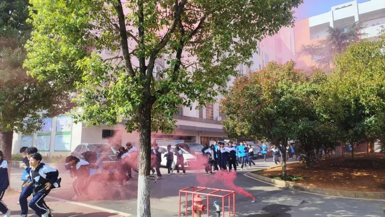 以练为战,织密安全网 ——湘机中学开展消防培训与应急演练活动 以练为战,织密安全网 ——湘机中学开展消防培训与应急演练活动