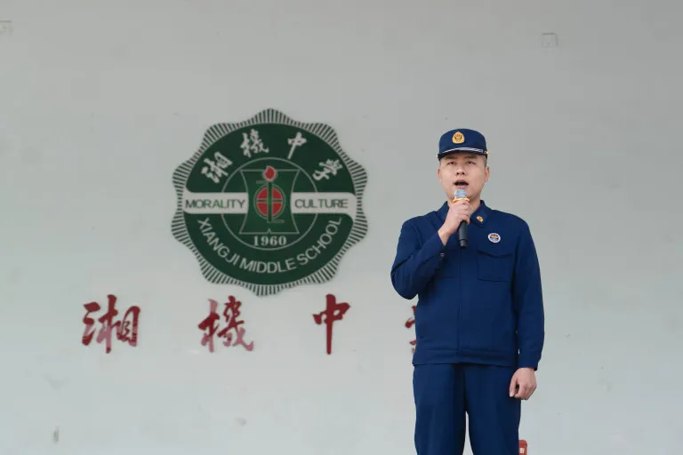 以练为战,织密安全网 ——湘机中学开展消防培训与应急演练活动 以练为战,织密安全网 ——湘机中学开展消防培训与应急演练活动