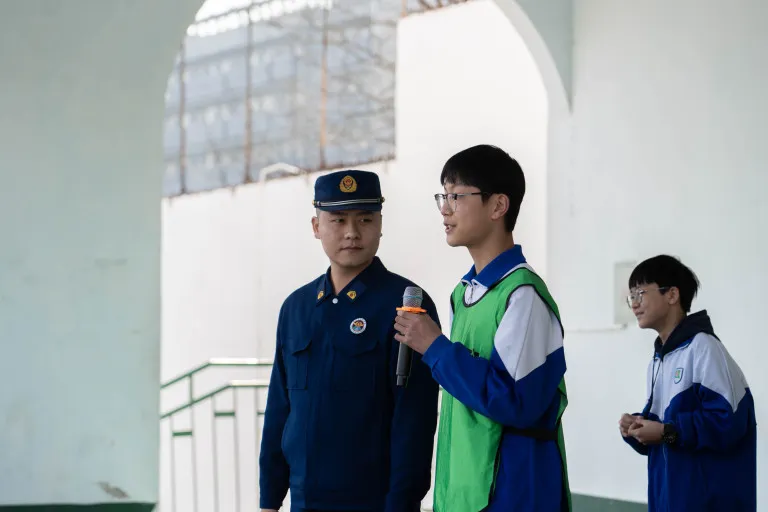 以练为战,织密安全网 ——湘机中学开展消防培训与应急演练活动 以练为战,织密安全网 ——湘机中学开展消防培训与应急演练活动