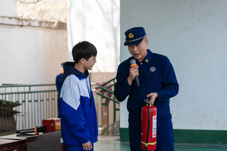 以练为战,织密安全网 ——湘机中学开展消防培训与应急演练活动 以练为战,织密安全网 ——湘机中学开展消防培训与应急演练活动