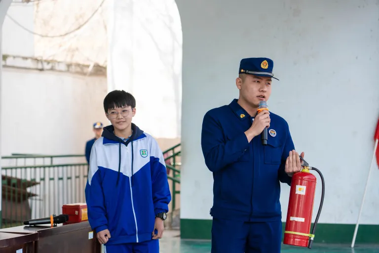 以练为战,织密安全网 ——湘机中学开展消防培训与应急演练活动 以练为战,织密安全网 ——湘机中学开展消防培训与应急演练活动
