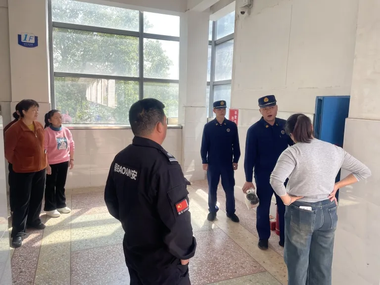 以练为战,织密安全网 ——湘机中学开展消防培训与应急演练活动 以练为战,织密安全网 ——湘机中学开展消防培训与应急演练活动