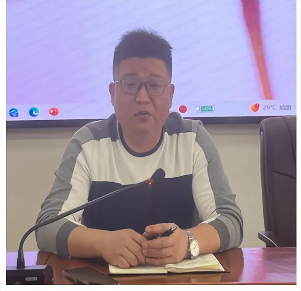合作共学,赋能成长 ——湘潭市第二中学2025年上学期德育论坛(第三期)暨全体班主任工作会议 合作共学,赋能成长 ——湘潭市第二中学2025年上学期德育论坛(第三期)暨全体班主任工作会议