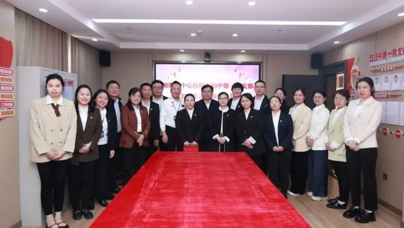 湘潭市卫生健康委党委书记唐文静指导市中心医院五妇中第一党支部组织生活会