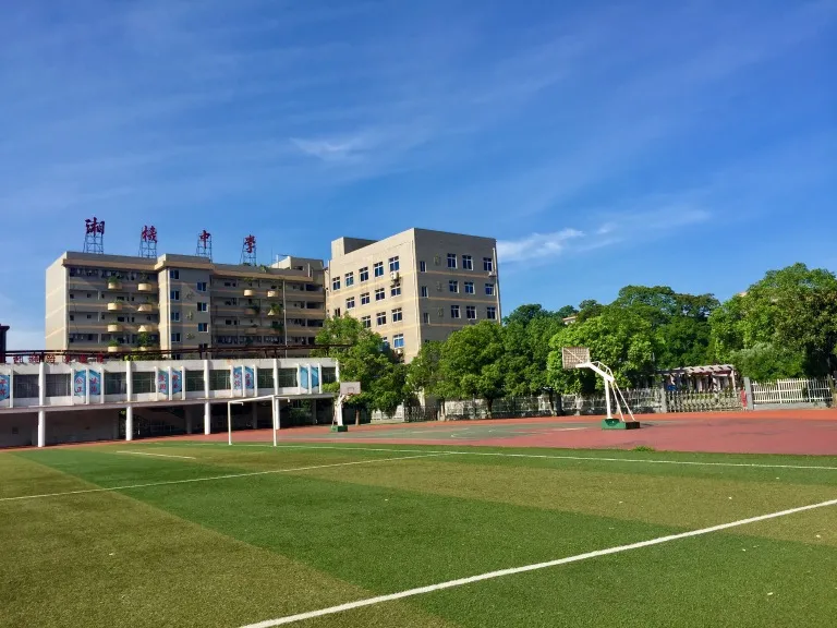 用心守护每一餐 健康助力成长路 ——湘机中学认真办好学生食堂 用心守护每一餐 健康助力成长路 ——湘机中学认真办好学生食堂