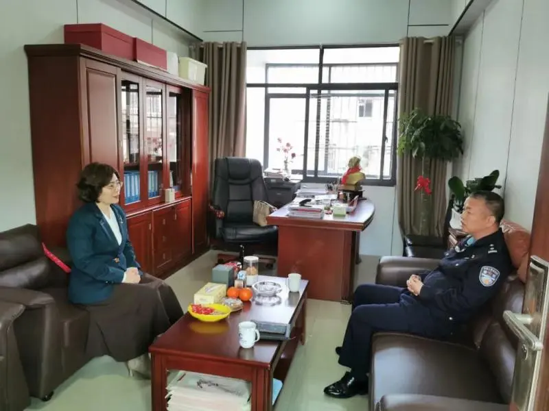 警校共建护平安 | 易俗河派出所走进云龙中学共筑校园安全防线 警校共建护平安 | 易俗河派出所走进云龙中学共筑校园安全防线