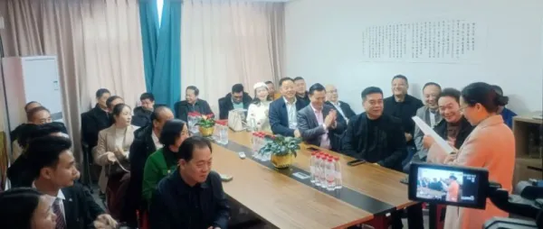 共启事业发展新篇章 构建爱国品牌富强梦 爱国品牌事业发展中心揭牌仪式暨签约仪式圆满举办
