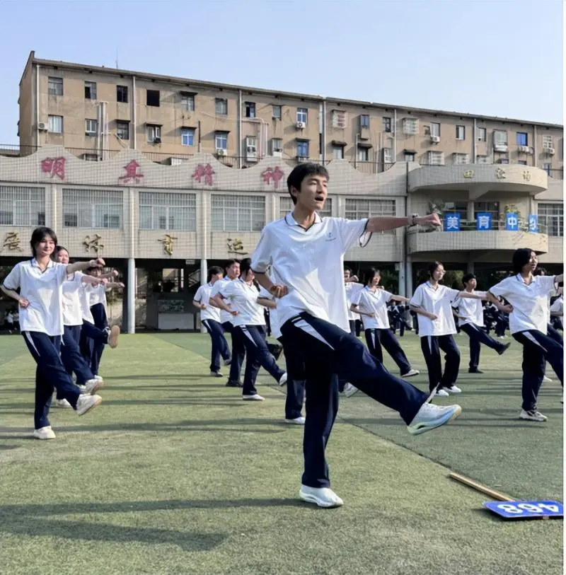 强健体魄展风采，团结拼搏扬青春 ——湘潭市第二中学校园广播体操比赛圆满落幕
