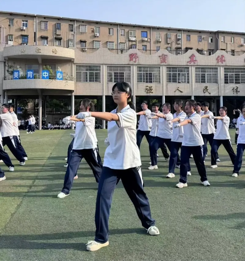 强健体魄展风采，团结拼搏扬青春 ——湘潭市第二中学校园广播体操比赛圆满落幕