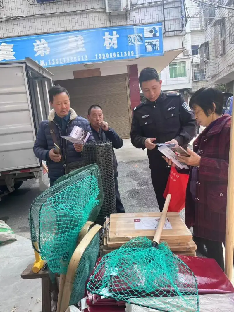 要素式起诉状、答辩状“三进”行动,让群众维权驶入“快车道” 要素式起诉状、答辩状“三进”行动,让群众维权驶入“快车道”