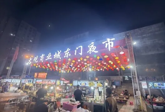 “足”梦星河,“活”力燎原:云南省2025年3V3足球赛 引燃体育经济新引擎 “足”梦星河,“活”力燎原:云南省2025年3V3足球赛 引燃体育经济新引擎