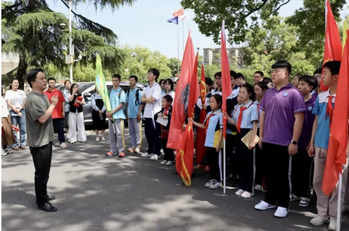 传承五四薪火 共筑国防长城 ——湘潭市中小学生国防安全教育活动圆满举行 传承五四薪火 共筑国防长城 ——湘潭市中小学生国防安全教育活动圆满举行