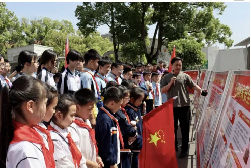 传承五四薪火 共筑国防长城 ——湘潭市中小学生国防安全教育活动圆满举行 传承五四薪火 共筑国防长城 ——湘潭市中小学生国防安全教育活动圆满举行