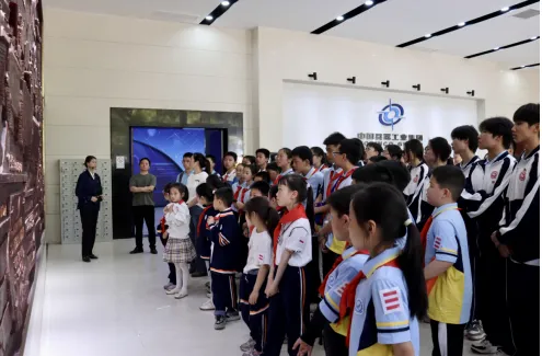 传承五四薪火 共筑国防长城 ——湘潭市中小学生国防安全教育活动圆满举行 传承五四薪火 共筑国防长城 ——湘潭市中小学生国防安全教育活动圆满举行