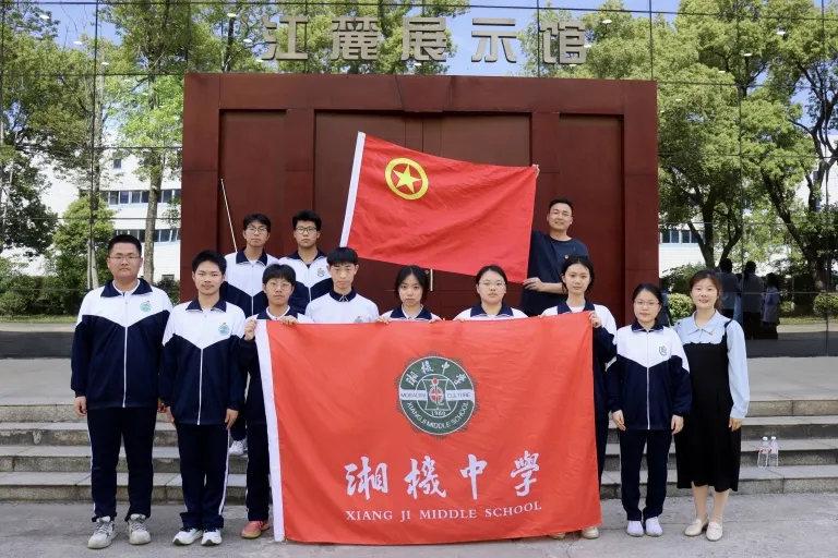 传承五四薪火 共筑国防长城 ——湘潭市中小学生国防安全教育活动圆满举行 传承五四薪火 共筑国防长城 ——湘潭市中小学生国防安全教育活动圆满举行