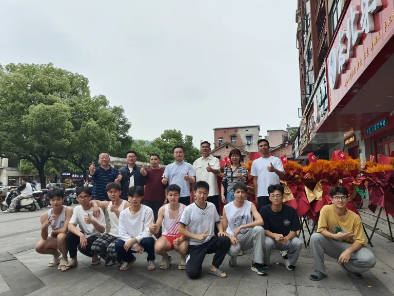 体育精神润心田 教育温度暖人间 ——湘机中学校领导带队慰问高考体育队 体育精神润心田 教育温度暖人间 ——湘机中学校领导带队慰问高考体育队