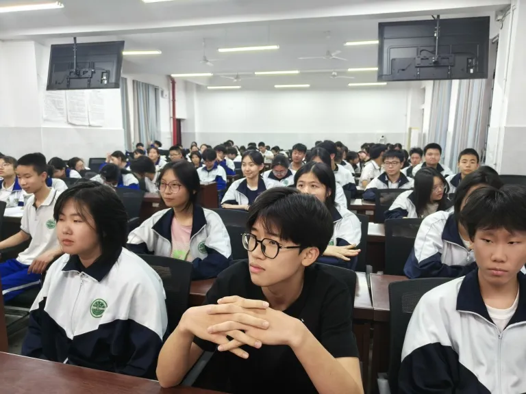 情绪创造习惯 简单改变行为 ——湘机中学举办优秀校友陈希红女士读书分享会 情绪创造习惯 简单改变行为 ——湘机中学举办优秀校友陈希红女士读书分享会