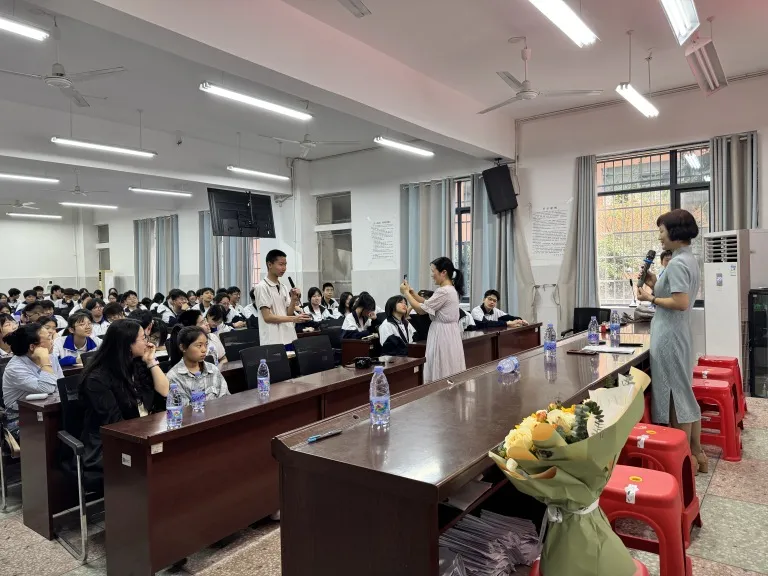 情绪创造习惯 简单改变行为 ——湘机中学举办优秀校友陈希红女士读书分享会 情绪创造习惯 简单改变行为 ——湘机中学举办优秀校友陈希红女士读书分享会