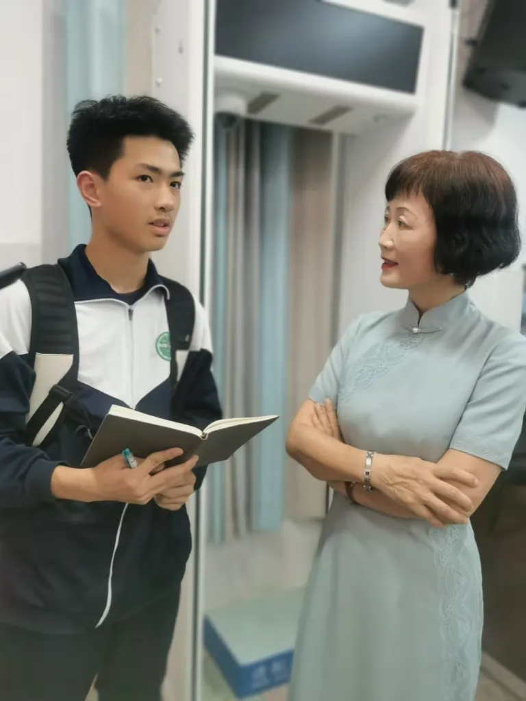 情绪创造习惯 简单改变行为 ——湘机中学举办优秀校友陈希红女士读书分享会 情绪创造习惯 简单改变行为 ——湘机中学举办优秀校友陈希红女士读书分享会