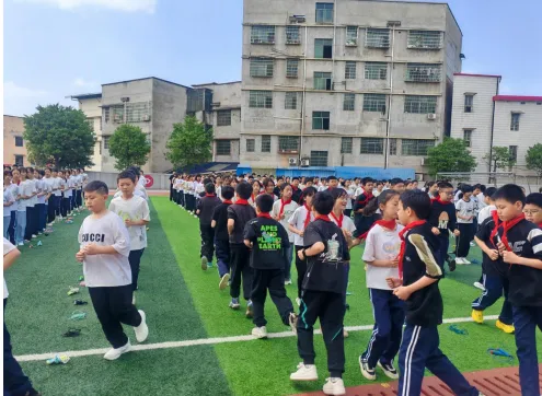 “我运动我健康,我歌唱我快乐”暨“奔跑吧·少年” ——2025年花石中心小学魅力大课间比赛 “我运动我健康,我歌唱我快乐”暨“奔跑吧·少年” ——2025年花石中心小学魅力大课间比赛