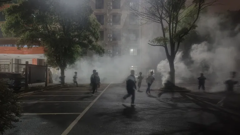 以练筑防 共建安全校园 ——湘机中学举行寄宿生夜间消防演练 以练筑防 共建安全校园 ——湘机中学举行寄宿生夜间消防演练