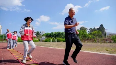 以爱筑梦，特教路上的璀璨星光——记“全国先进工作者”代建荣