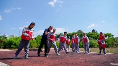 以爱筑梦，特教路上的璀璨星光——记“全国先进工作者”代建荣