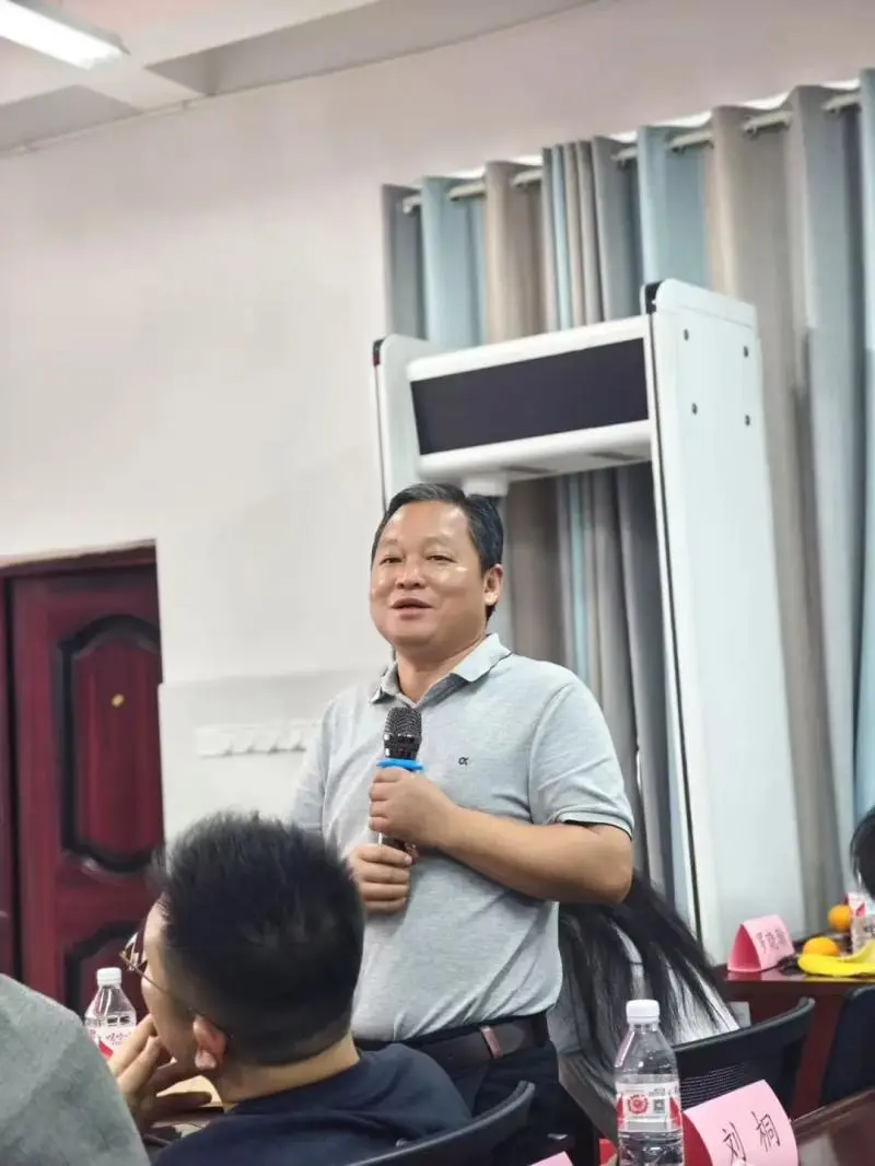 青春筑梦 使命在肩 ——湘机中学举办青年教师座谈会 青春筑梦 使命在肩 ——湘机中学举办青年教师座谈会