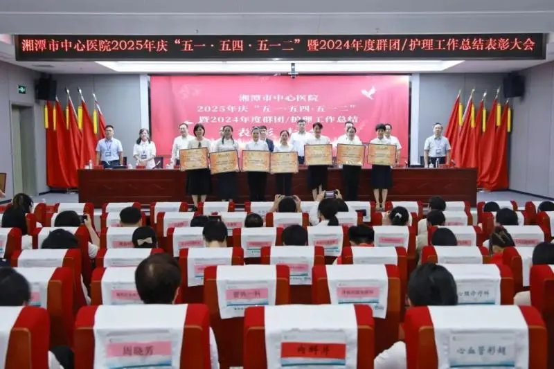 今天,让我们把最热烈的掌声送给他们! 今天,让我们把最热烈的掌声送给他们!