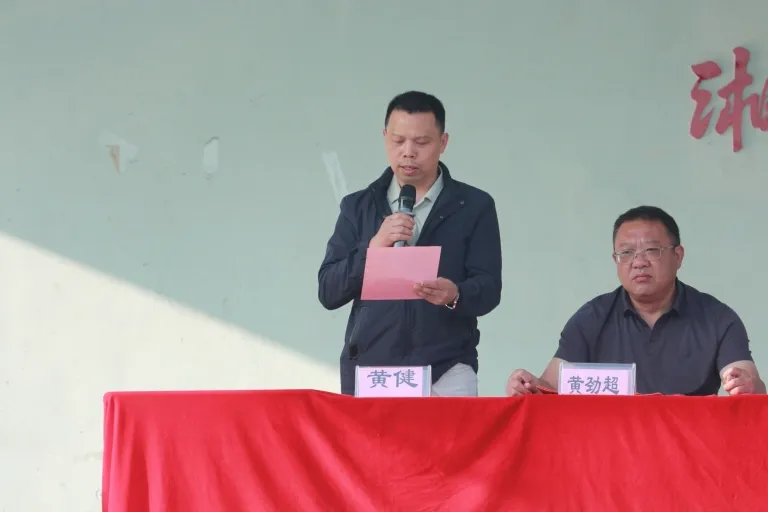 共筑青春梦想 守护心灵绿洲 ——湘机中学举行2025年“五四”表彰大会暨“心理健康月”启动仪式 共筑青春梦想 守护心灵绿洲 ——湘机中学举行2025年“五四”表彰大会暨“心理健康月”启动仪式