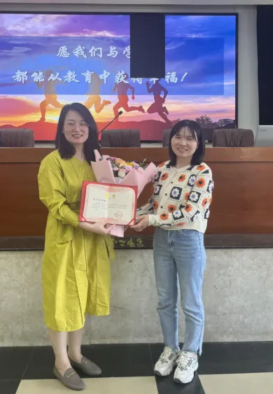 积极心理学赋能班级学习共同体建设 ——湘潭市第二中学2025年上学期德育论坛(第五期)暨全体班主任工作会议 积极心理学赋能班级学习共同体建设 ——湘潭市第二中学2025年上学期德育论坛(第五期)暨全体班主任工作会议