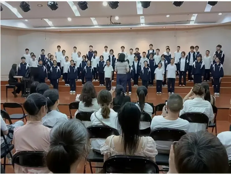 同心同行 共育花开 ——湘潭市第二中学2025年上学期初一年级家长会 同心同行 共育花开 ——湘潭市第二中学2025年上学期初一年级家长会