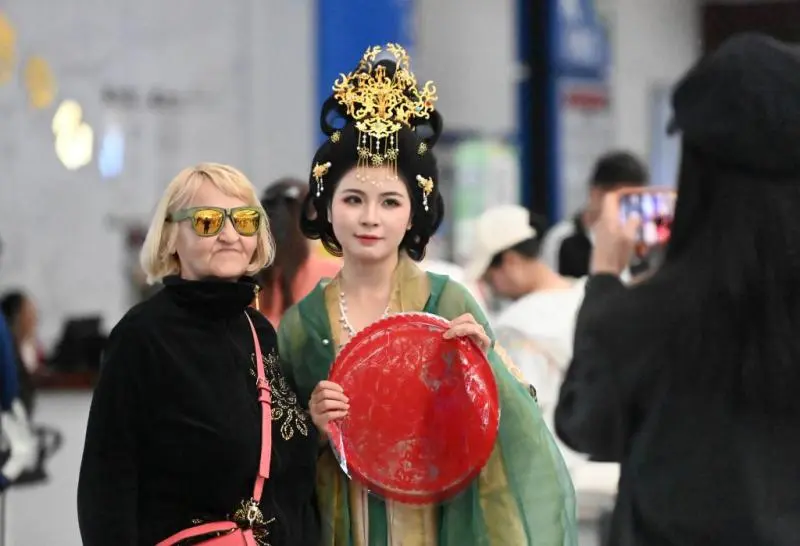 “真就像星辰大海一样”:外国人零距离感受中国超大规模市场能量 “真就像星辰大海一样”:外国人零距离感受中国超大规模市场能量