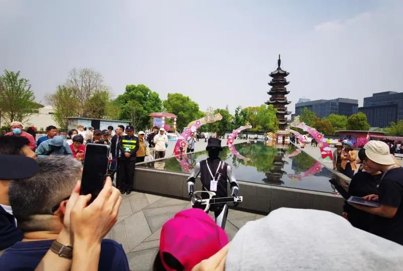 “模”力四射生“机”勃勃 科技带来旅游新体验 “模”力四射生“机”勃勃 科技带来旅游新体验
