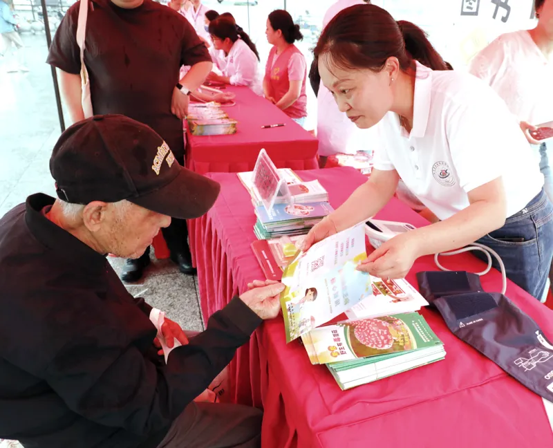 湘潭县疾控中心（湘潭县卫生综合监督执法局）开展全国“防治碘缺乏病日”宣传活动