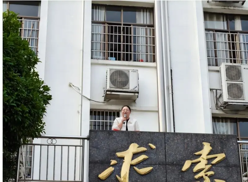以体育中考之拼搏精神,决战文化中考新征程——湘潭市十六中举行初三表彰会暨中考冲刺再动员大会 以体育中考之拼搏精神,决战文化中考新征程——湘潭市十六中举行初三表彰会暨中考冲刺再动员大会