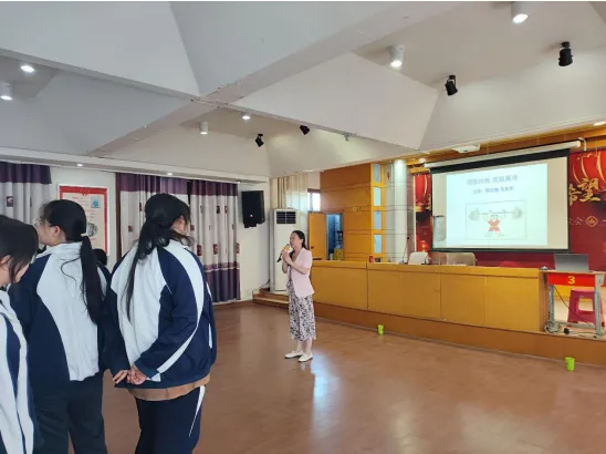 湘潭市第十一中学高三团体心理辅导活动——师生互动释压力 轻装上阵迎高考 湘潭市第十一中学高三团体心理辅导活动——师生互动释压力 轻装上阵迎高考