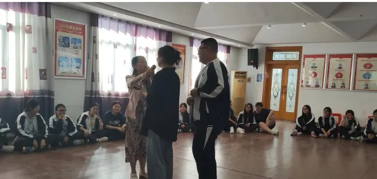 湘潭市第十一中学高三团体心理辅导活动——师生互动释压力 轻装上阵迎高考 湘潭市第十一中学高三团体心理辅导活动——师生互动释压力 轻装上阵迎高考
